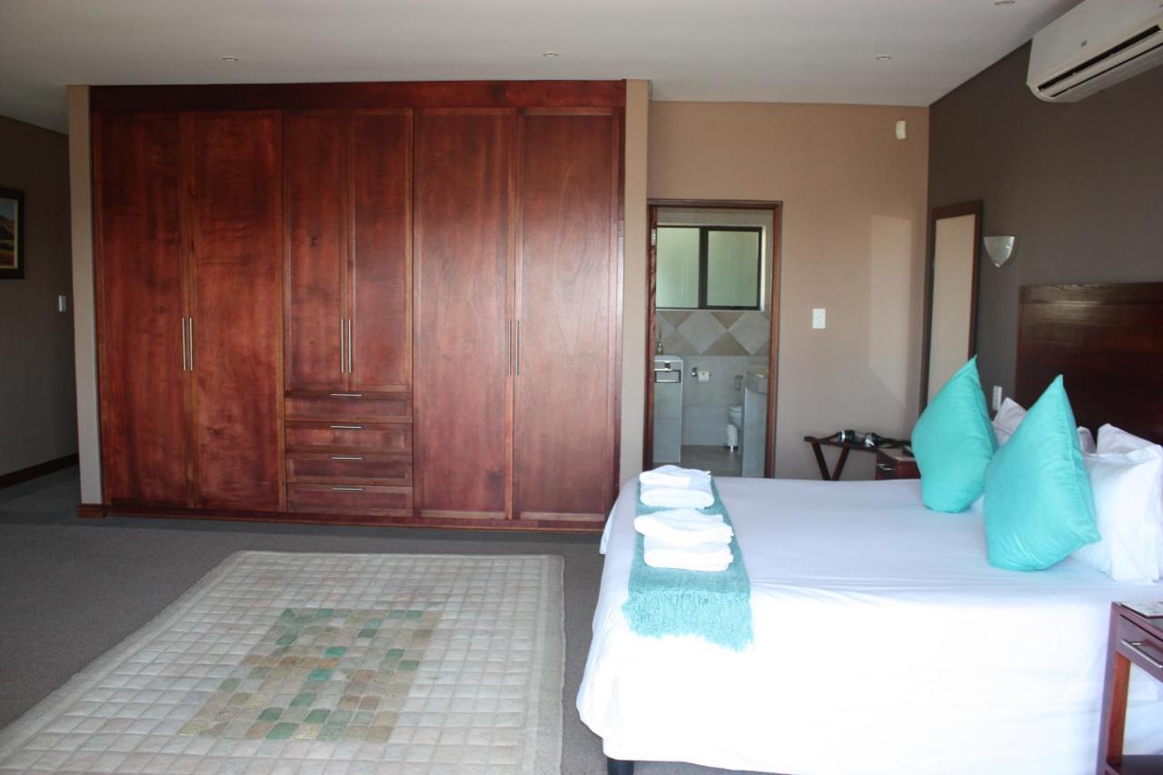 Over The Moon Guesthouse ヨハネスブルグ エクステリア 写真